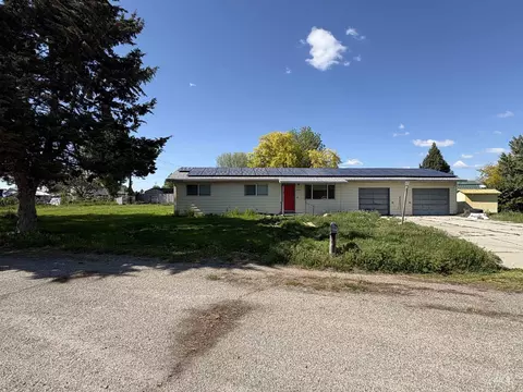 400 Scenic Dr, Emmett, ID 83617