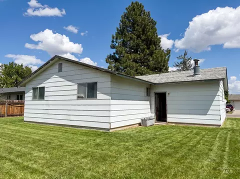 1305 N 2nd E, Mountain Home, ID 83647 photo 6