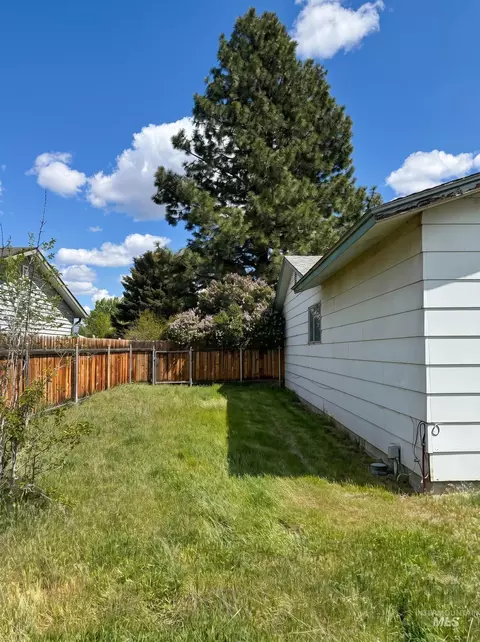 1305 N 2nd E, Mountain Home, ID 83647 photo 11