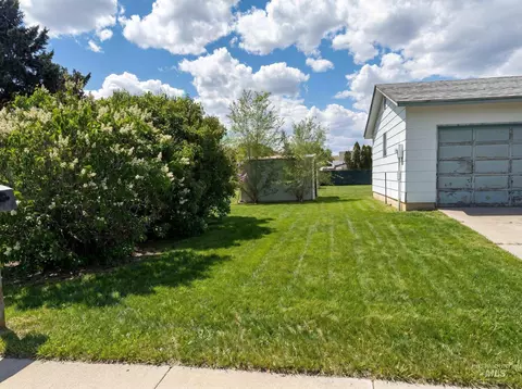 1305 N 2nd E, Mountain Home, ID 83647 photo 2