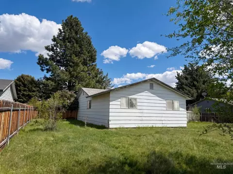 1305 N 2nd E, Mountain Home, ID 83647 photo 8