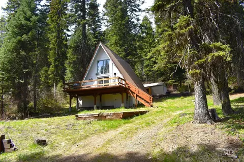 2433 Maverick Rd, Donnelly, ID 83615