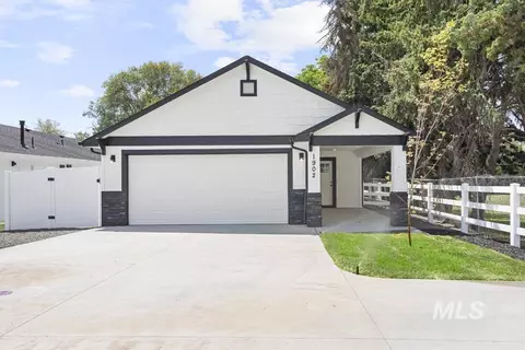 1911 Oregon Ave, Caldwell, ID 83605