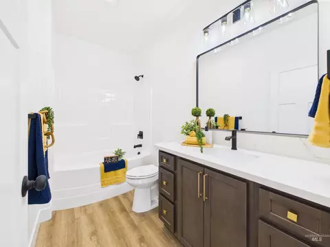 Bath - 1216 Bronze Dr, Rupert, ID 83350 photo 3 of 4