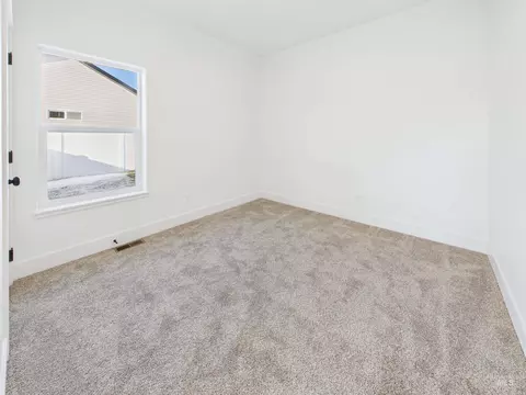 Bedroom - 1216 Bronze Dr, Rupert, ID 83350 photo 8 of 9