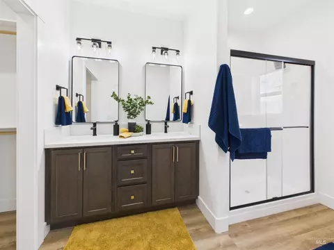 Bath - 1216 Bronze Dr, Rupert, ID 83350 photo 1 of 4