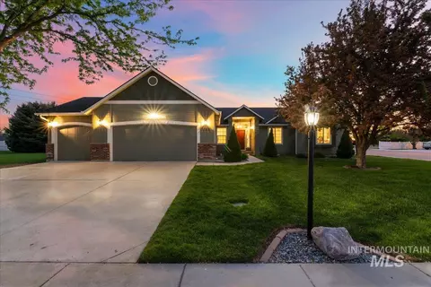 17203 N Midsummers Ln, Nampa, ID 83687