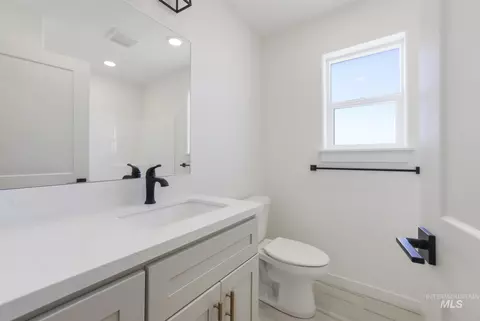 Bath - 1401 Leslie Dr, Jerome, ID 83338 photo 3 of 3