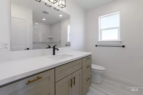 Bath - 1401 Leslie Dr, Jerome, ID 83338 photo 1 of 3