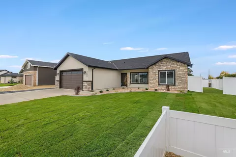Exterior - 1401 Leslie Dr, Jerome, ID 83338 photo 7 of 11