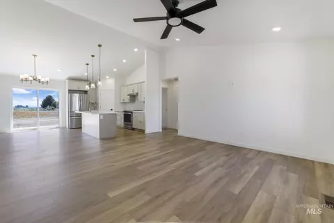 Living - 1401 Leslie Dr, Jerome, ID 83338 photo 1 of 3