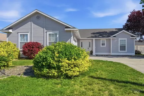 501 Knights Cir, Nampa, ID 83687