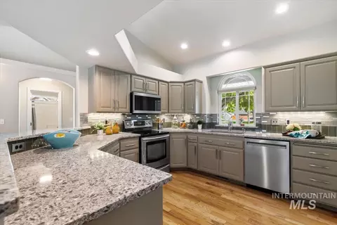 2301 W Whitelaw Dr, Meridian, ID 83646