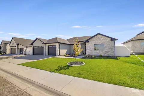 Exterior - 582 Moonbeam Way, Twin Falls, ID 83301 photo 2 of 6