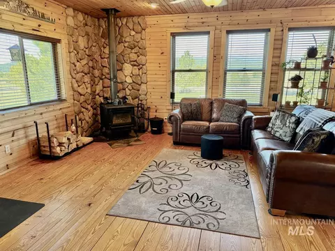 Living - 10307 Emma Loop, Cascade, ID 83611 photo 1 of 1