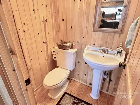 Bath - 10307 Emma Loop, Cascade, ID 83611 photo 2 of 3