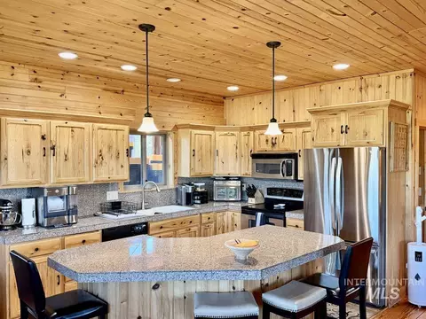 Kitchen - 10307 Emma Loop, Cascade, ID 83611 photo 1 of 1