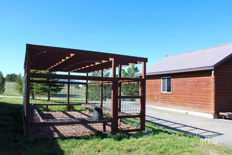 Exterior - 10307 Emma Loop, Cascade, ID 83611 photo 2 of 5
