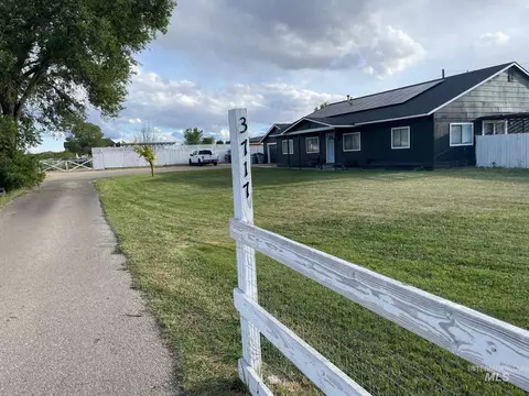 3717 E Locust Ln, Nampa, ID 83686