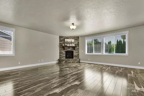 Living - 904 N Tullshire Way, Eagle, ID 83616 photo 3 of 5