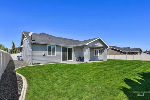 Exterior - 904 N Tullshire Way, Eagle, ID 83616 photo 5 of 9