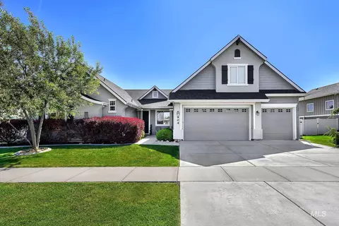 Exterior - 904 N Tullshire Way, Eagle, ID 83616 photo 1 of 9