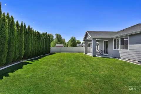 Exterior - 904 N Tullshire Way, Eagle, ID 83616 photo 6 of 9