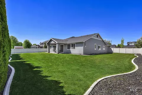 Exterior - 904 N Tullshire Way, Eagle, ID 83616 photo 7 of 9