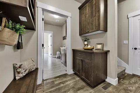 Entry Way - 904 N Tullshire Way, Eagle, ID 83616 photo 3 of 3