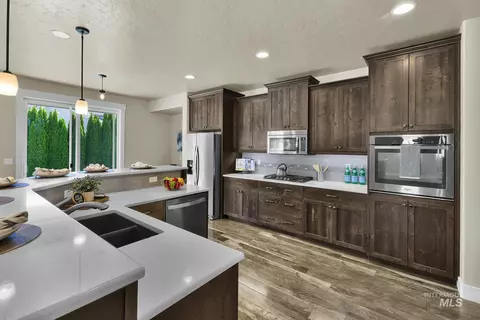 Kitchen - 904 N Tullshire Way, Eagle, ID 83616 photo 3 of 5