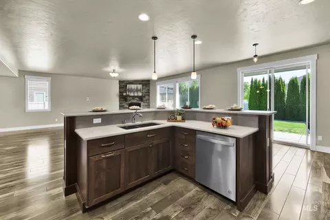 Kitchen - 904 N Tullshire Way, Eagle, ID 83616 photo 5 of 5