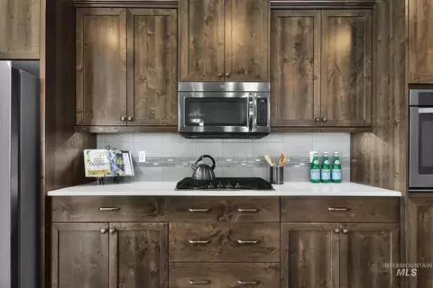 Kitchen - 904 N Tullshire Way, Eagle, ID 83616 photo 4 of 5