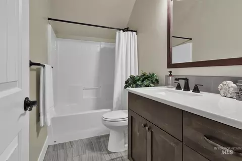 Bath - 904 N Tullshire Way, Eagle, ID 83616 photo 6 of 6