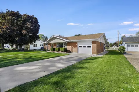 245 S 5th E, Mountain Home, ID 83647