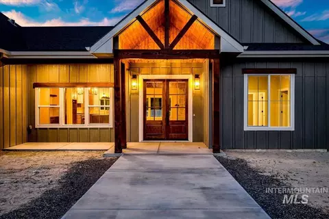 476 Bass Run Ln, Marsing, ID 83639