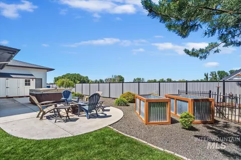 Exterior - 2036 N Bella Strada Way, Eagle, ID 83616 photo 4 of 8