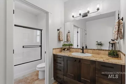 Bath - 2036 N Bella Strada Way, Eagle, ID 83616 photo 4 of 6