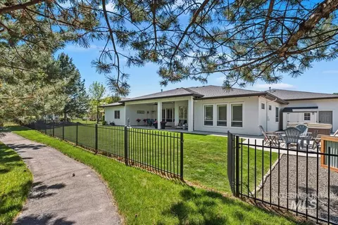 Exterior - 2036 N Bella Strada Way, Eagle, ID 83616 photo 8 of 8
