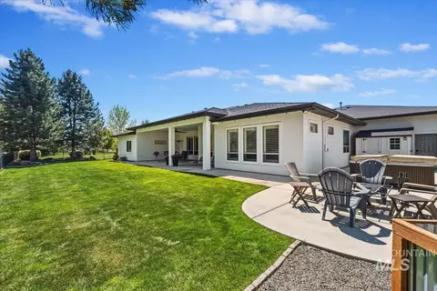 Exterior - 2036 N Bella Strada Way, Eagle, ID 83616 photo 5 of 8
