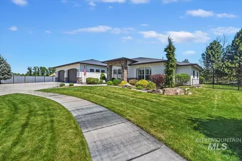 Exterior - 2036 N Bella Strada Way, Eagle, ID 83616 photo 2 of 8