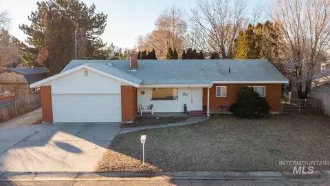 819 Briarwood Dr, Nampa, ID 83651