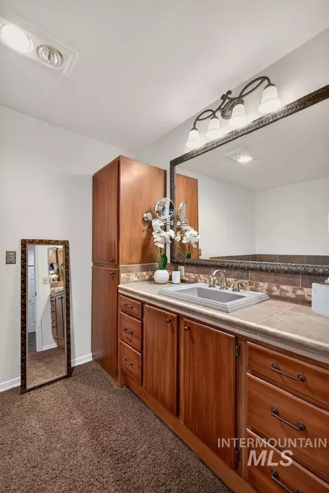 Bath - 1007 Evergreen Dr, Mccall, ID 83638 photo 1 of 4