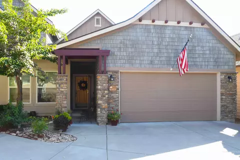 4902 N Ellicott Ln, Garden City, ID 83714