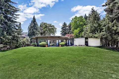 4704 Hillcrest View Dr, Boise, ID 83705
