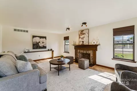 Living - 14906 Eagle Dr, Caldwell, ID 83607 photo 1 of 3