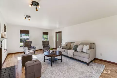 Living - 14906 Eagle Dr, Caldwell, ID 83607 photo 2 of 3