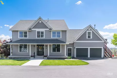 1673 Christopher Ln, Moscow, ID 83843