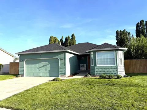 911 Sapphire Ct, Nampa, ID 83686
