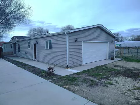 134 1st St, Nampa, ID 83687