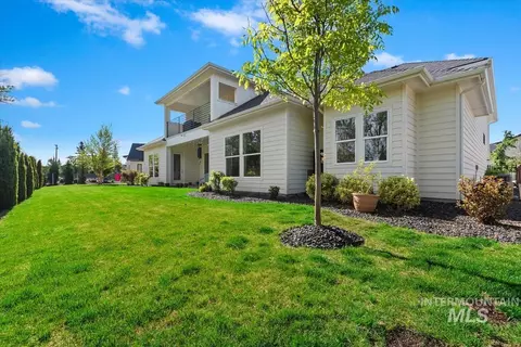 Exterior - 7310 W Palamas Dr, Eagle, ID 83616 photo 4 of 8